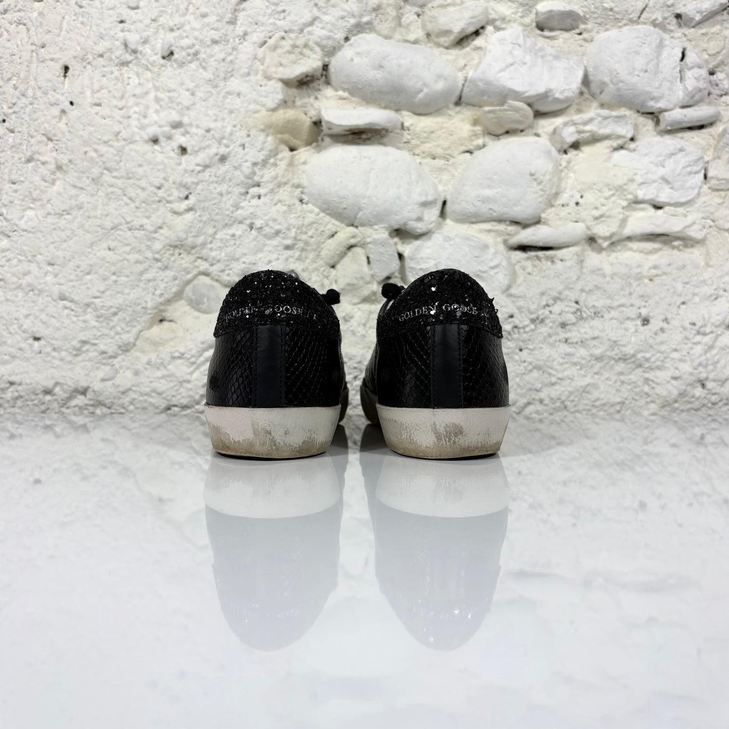 Golden goose Superstar nere a "squame" con stella e talloncini neri con paillettes 37