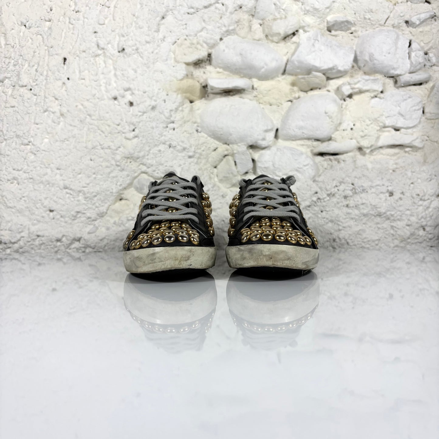 Golden goose Superstar nere con borchie oro 37
