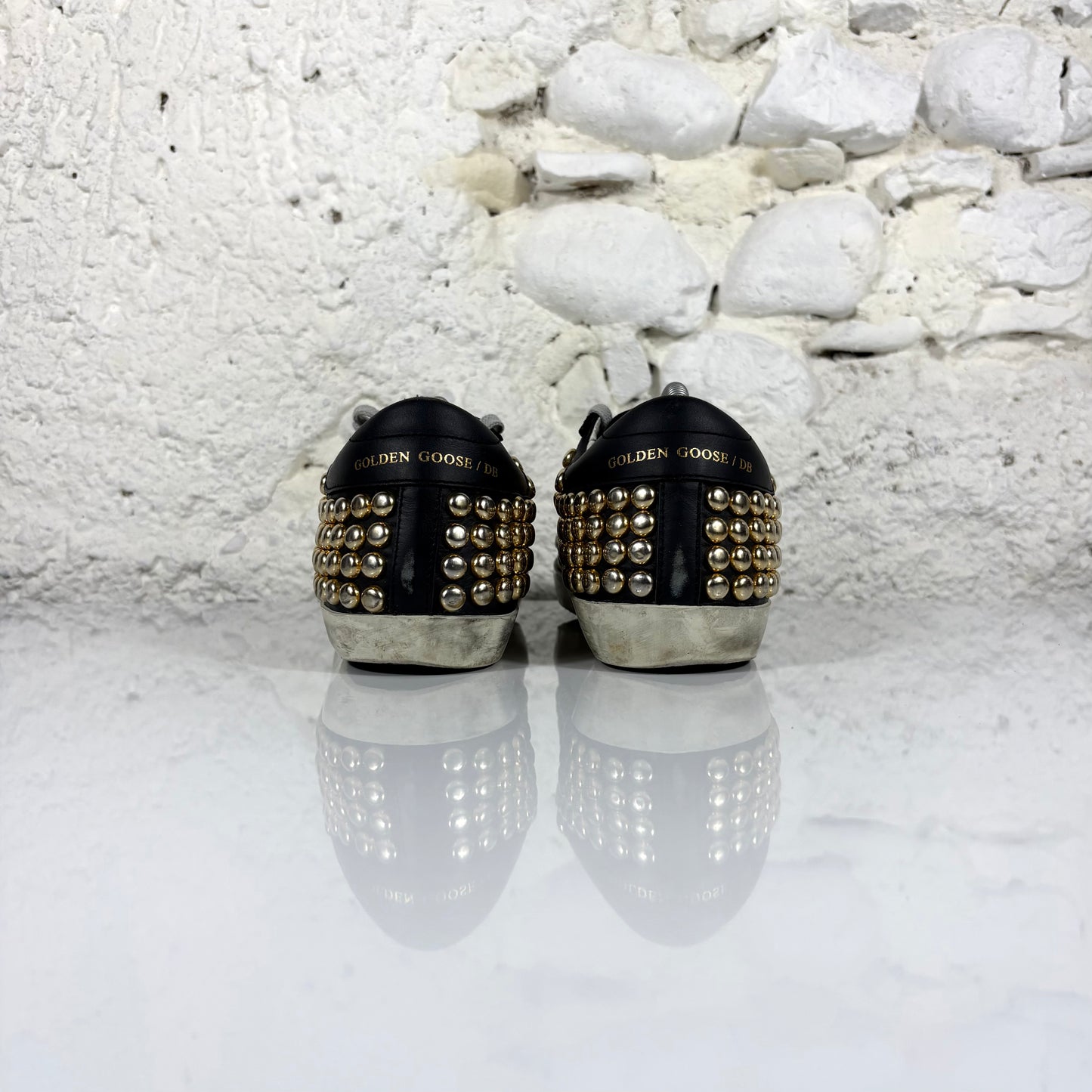 Golden goose Superstar nere con borchie oro 37