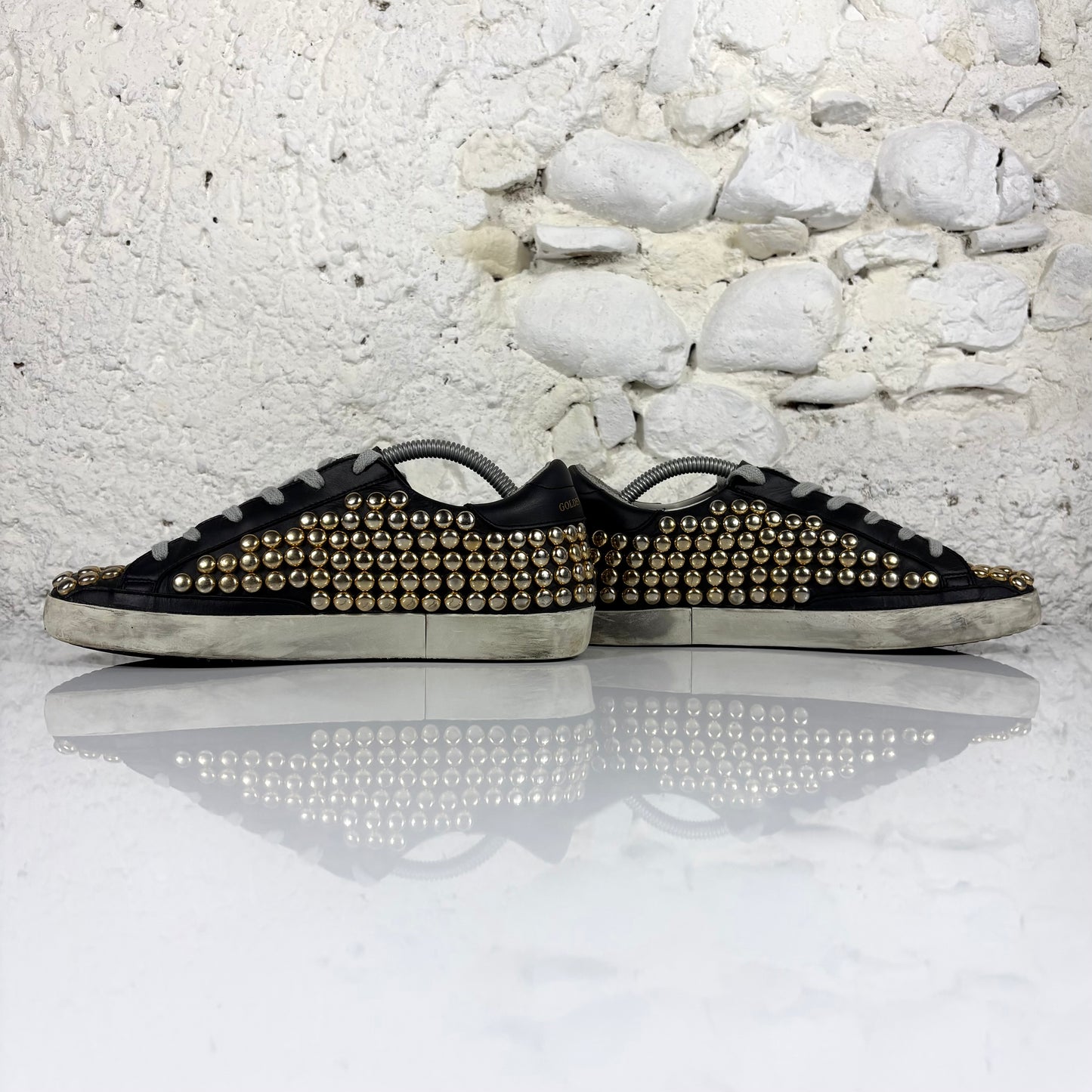 Golden goose Superstar nere con borchie oro 37