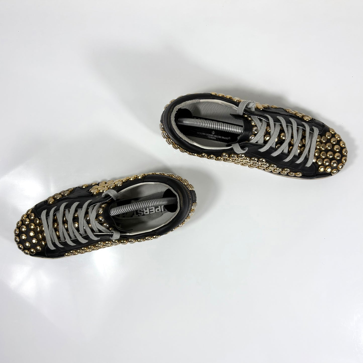 Golden goose Superstar nere con borchie oro 37