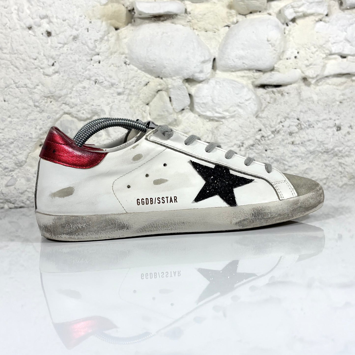 Golden goose Superstar bianche con stella nera brillantinata e talloncini rossi 40