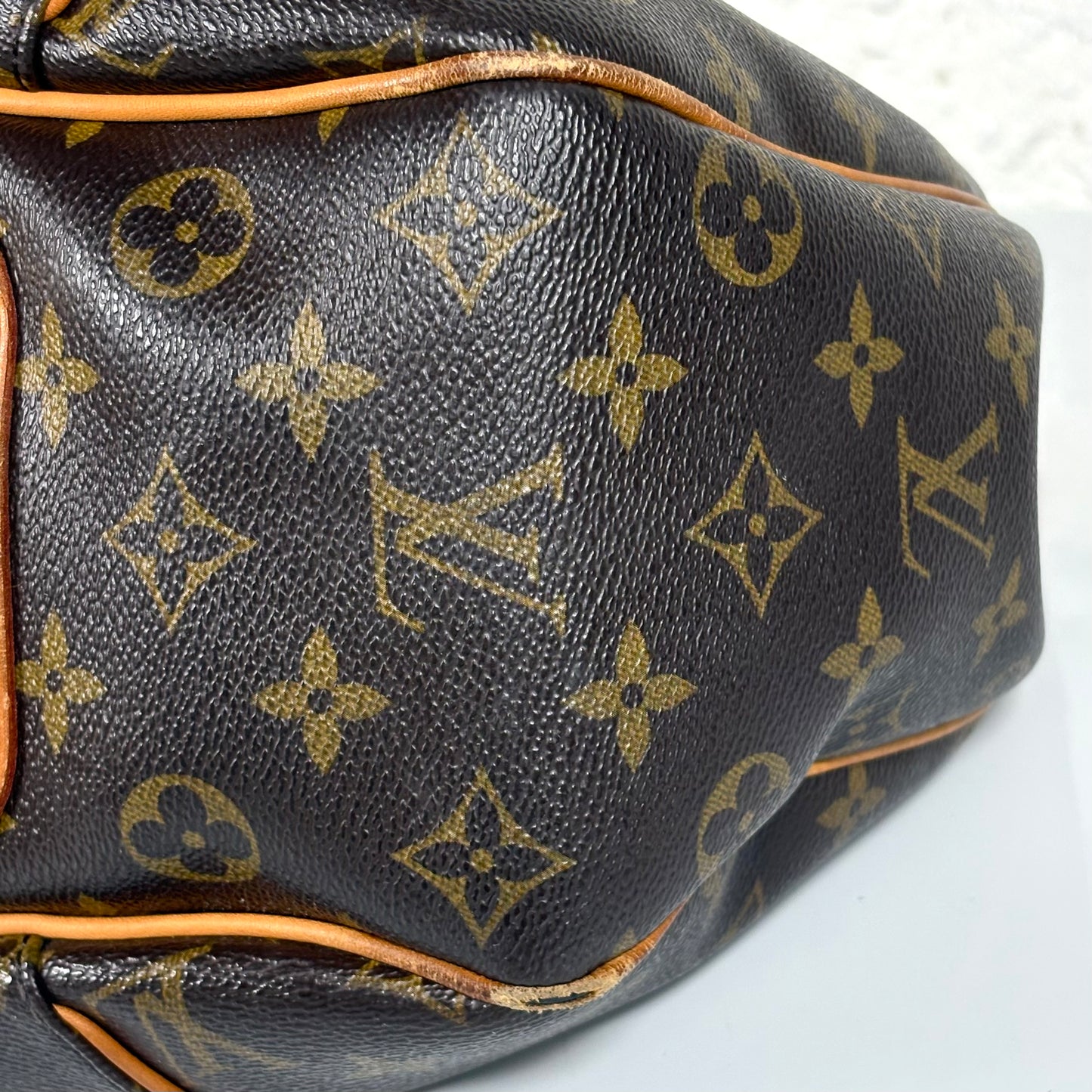 Louis Vuitton Galliera in monogram canvas con finiture in vacchetta