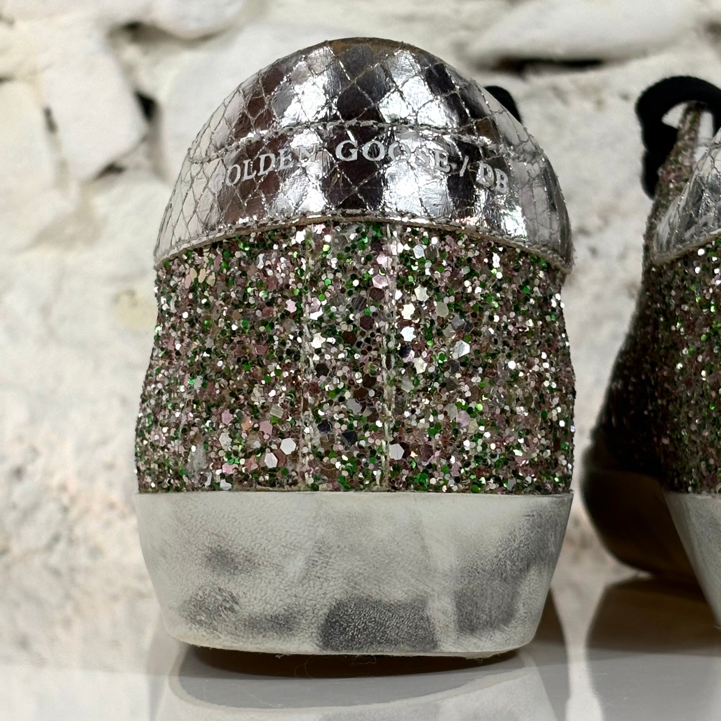Golden goose Superstar in paillettes argento e oro su tomaia verde, talloncini argento e stella fucsia 41