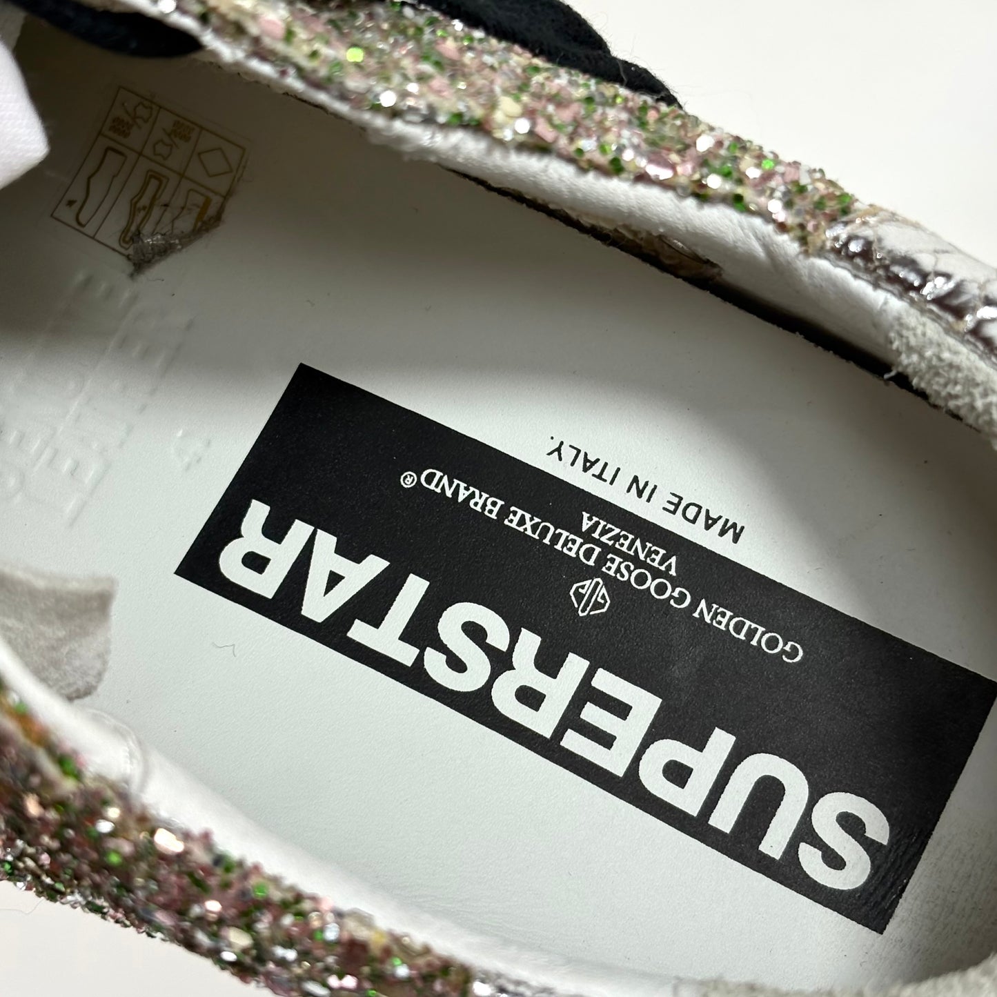 Golden goose Superstar in paillettes argento e oro su tomaia verde, talloncini argento e stella fucsia 41