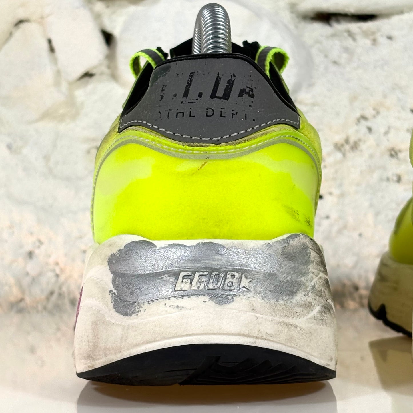 Golden goose Running Sole gialle tono su tono con stella argento e talloncini grigi 36