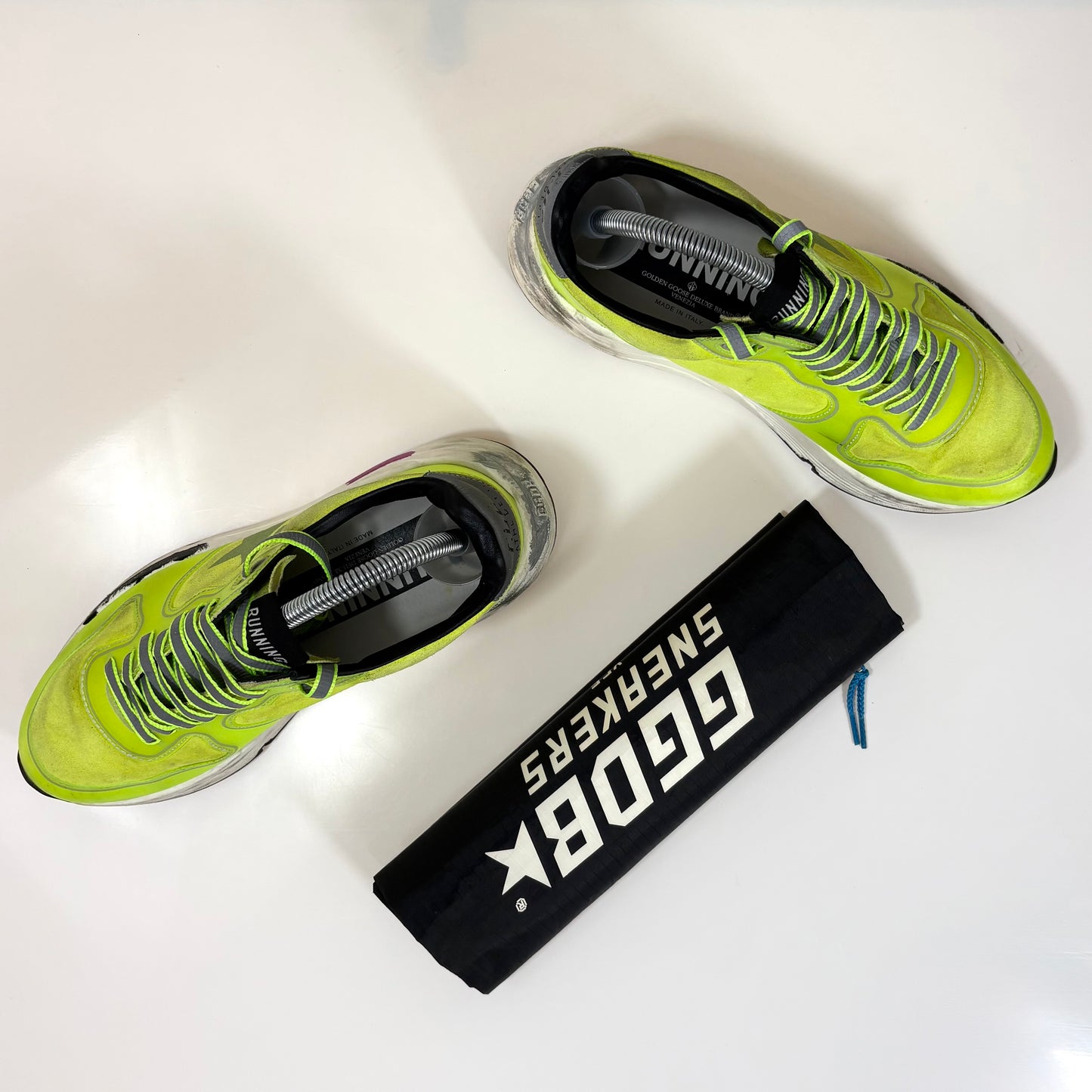Golden goose Running Sole gialle tono su tono con stella argento e talloncini grigi 36