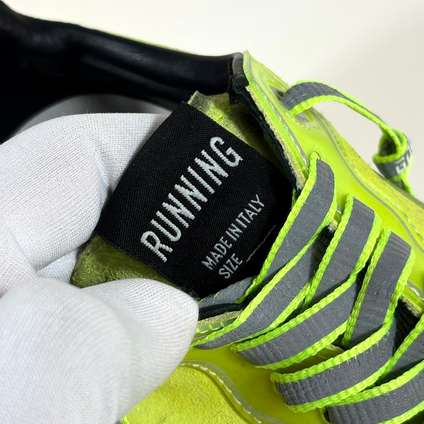 Golden goose Running Sole gialle tono su tono con stella argento e talloncini grigi 36