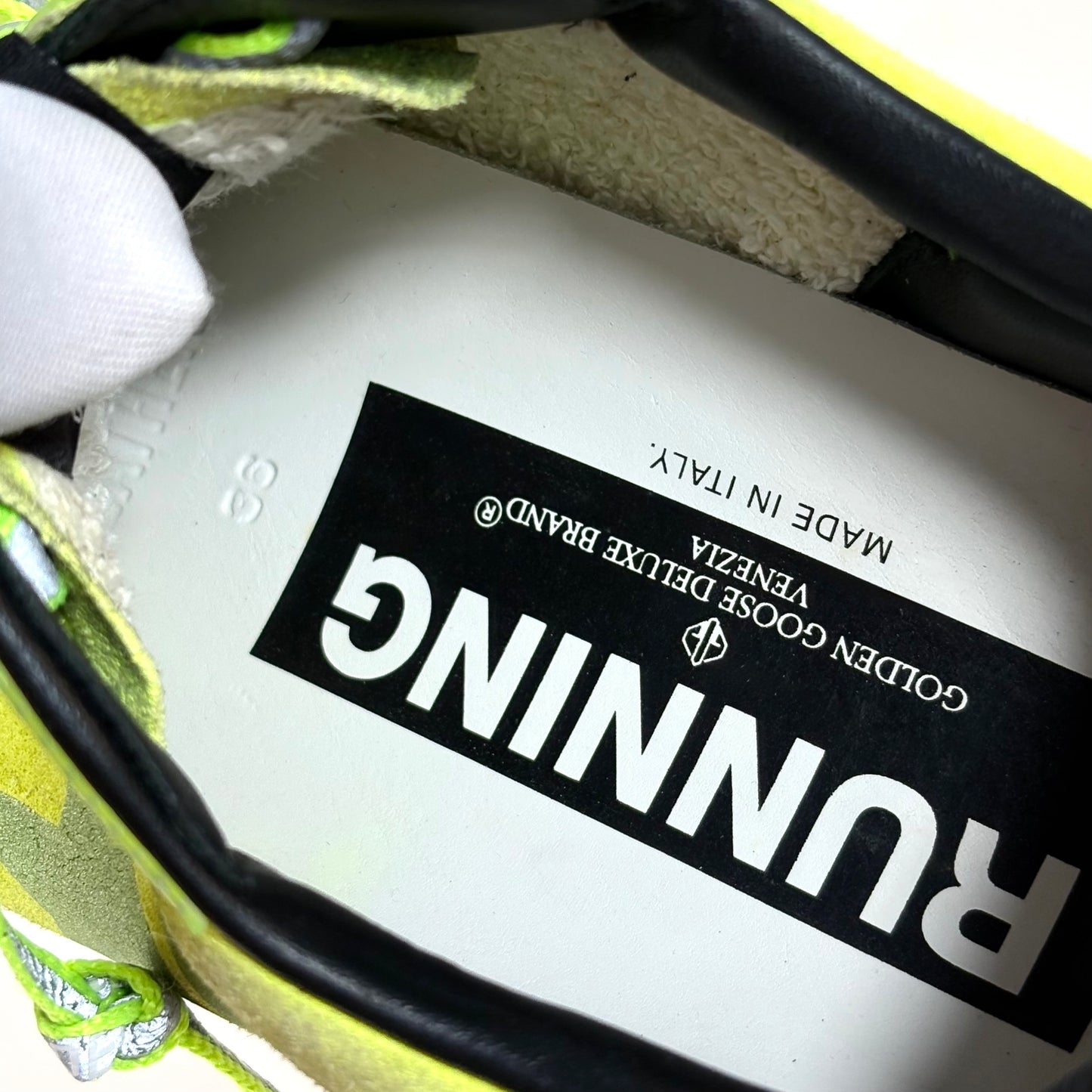 Golden goose Running Sole gialle tono su tono con stella argento e talloncini grigi 36