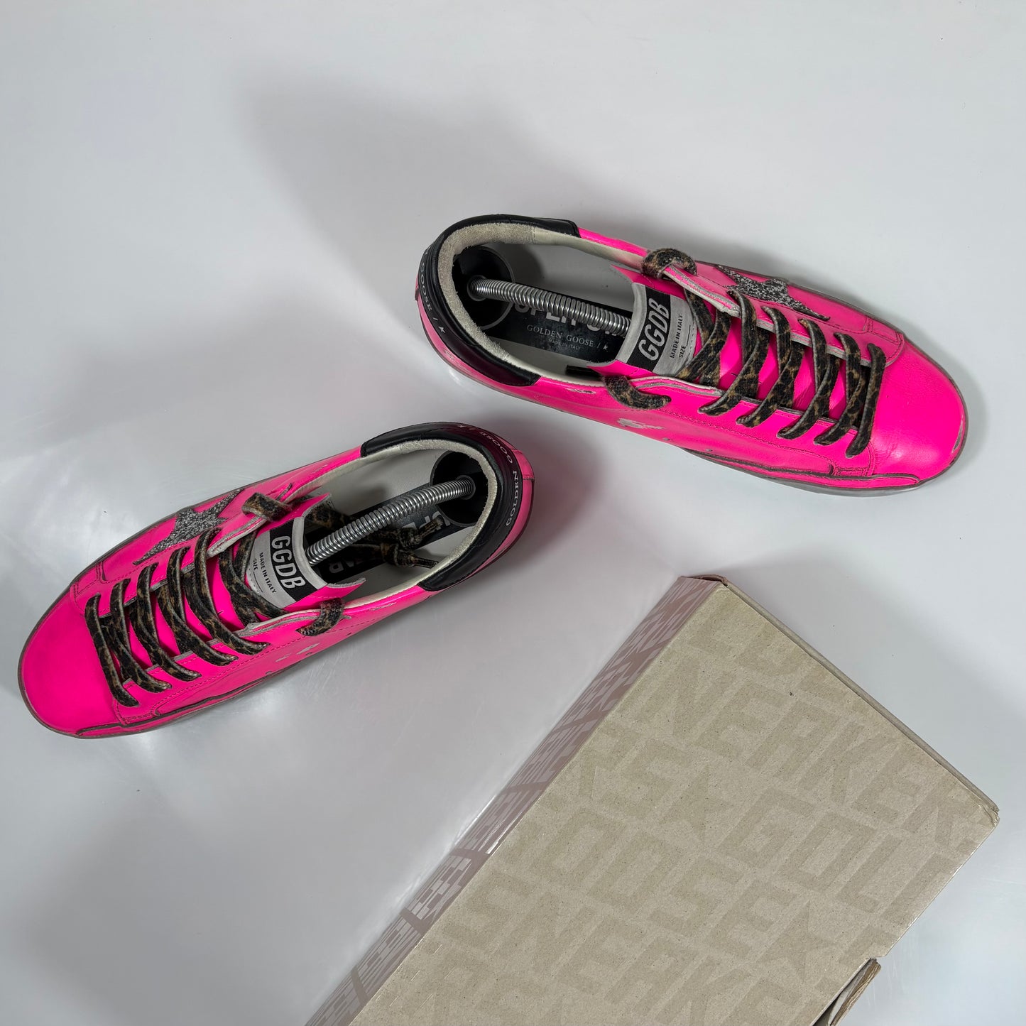 Golden goose Superstar fucsia con stella argento e talloncini neri 39