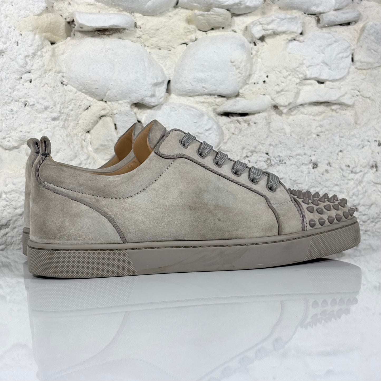 Christian Louboutin Junior Spikes in scamosciato grigio con borchie 43