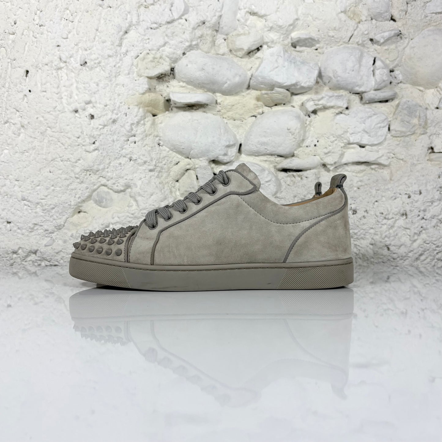 Christian Louboutin Junior Spikes in scamosciato grigio con borchie 43