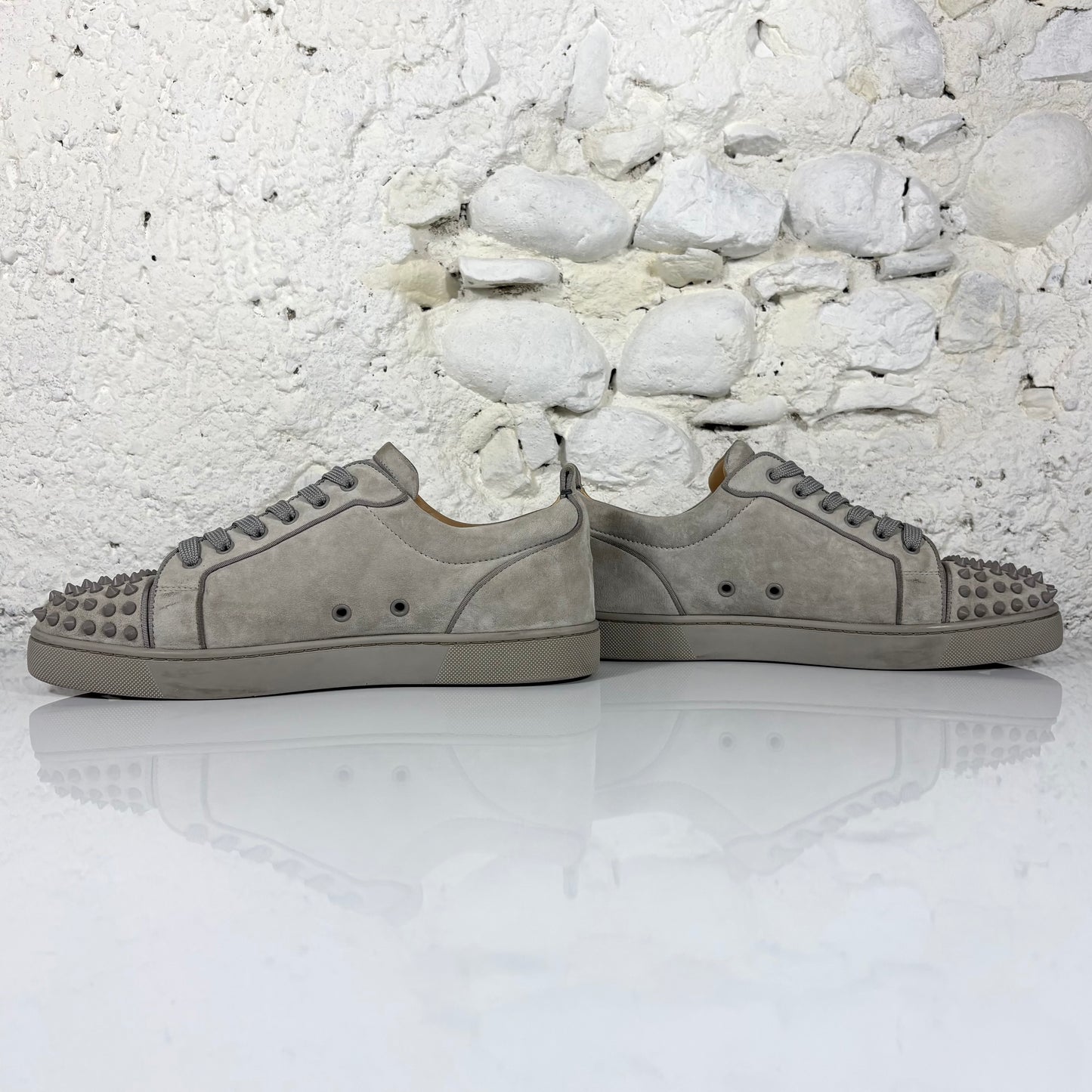 Christian Louboutin Junior Spikes in scamosciato grigio con borchie 43