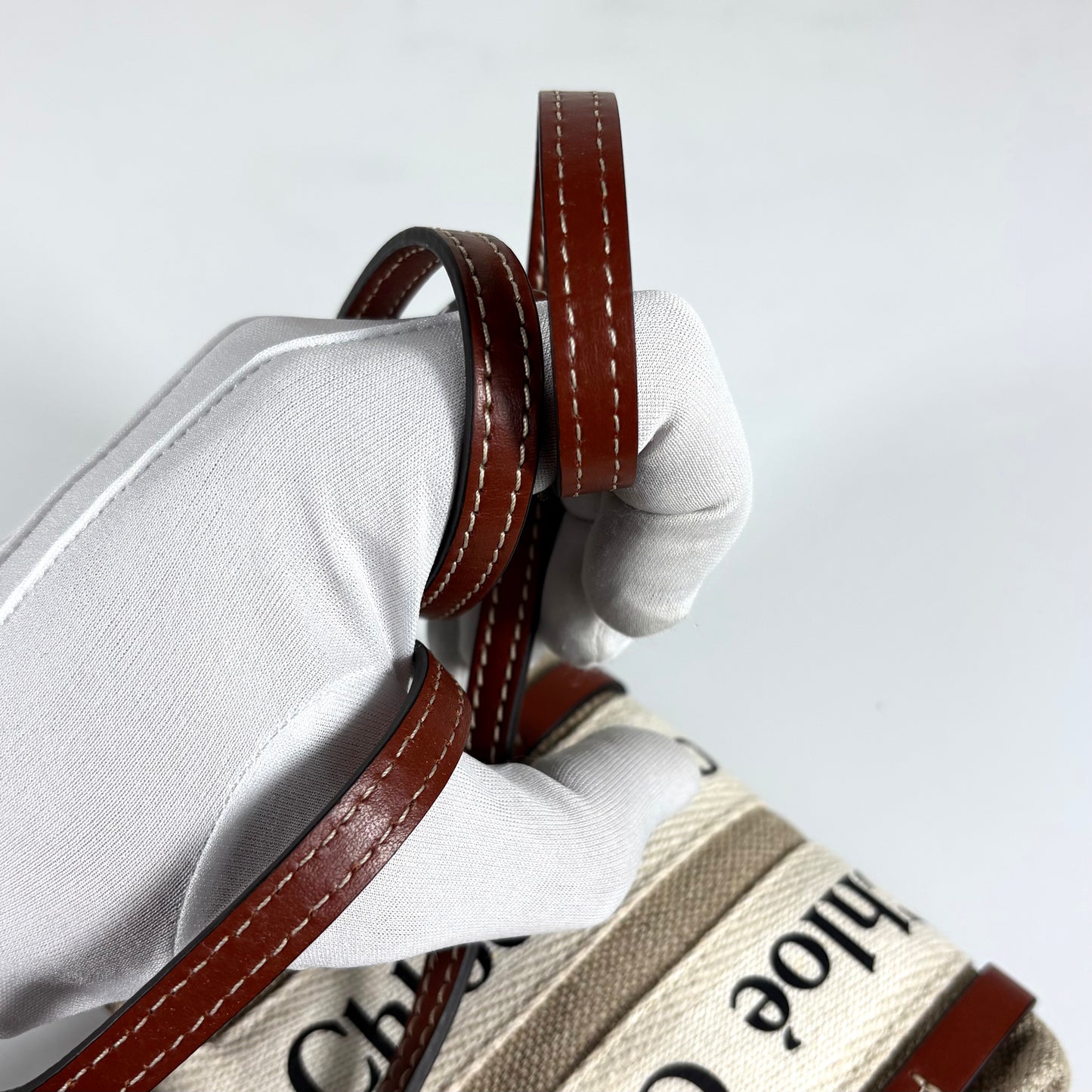 Chloé Mini Tote Woody beige in lino e cotone con manici logati