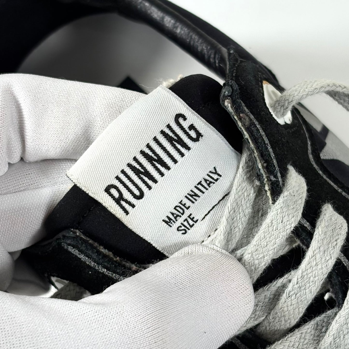 Golden goose Running Sole nere, stella grigia e talloncini bianchi 41