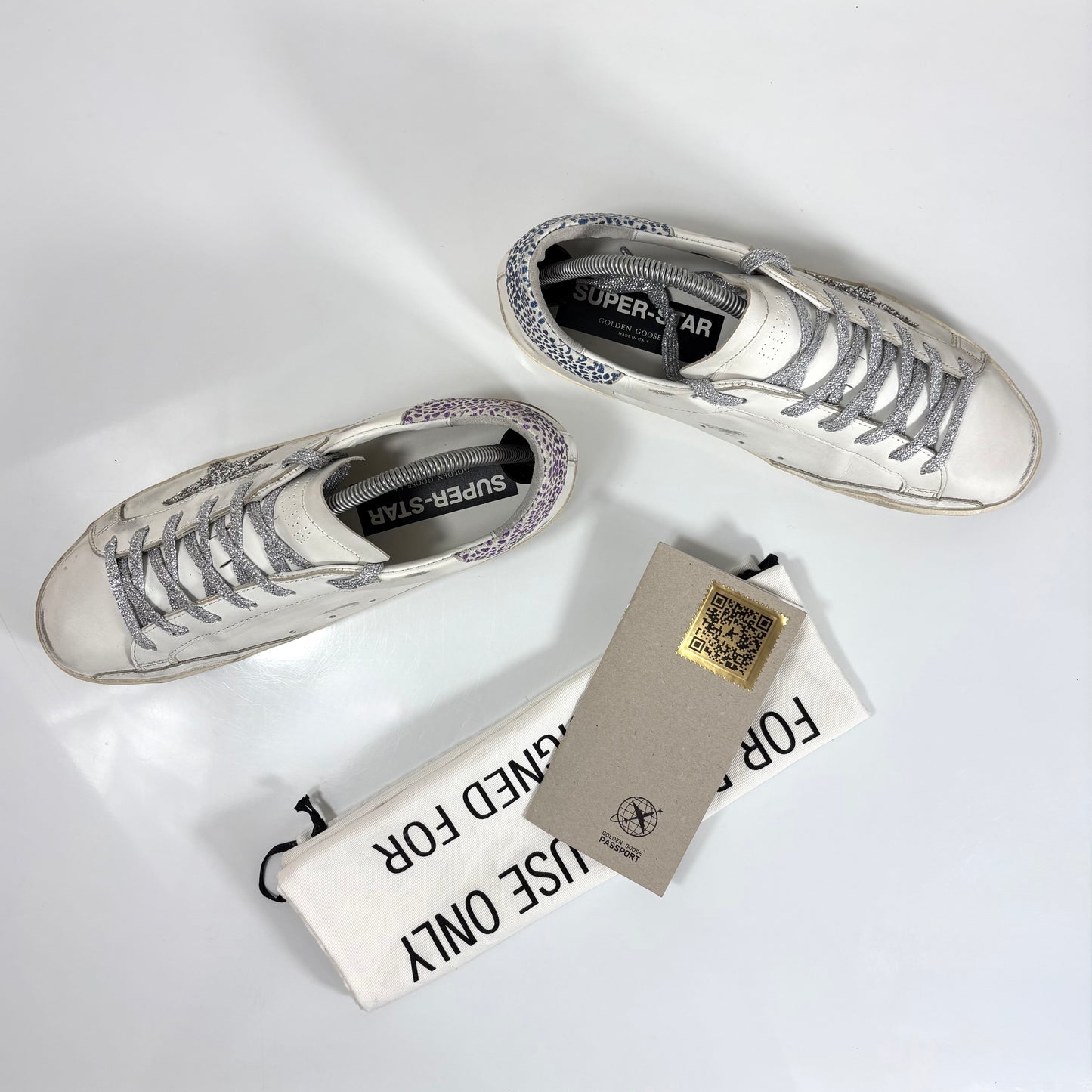 Golden goose Superstar bianche con stella argento e talloncini bianchi con macchie viola 41