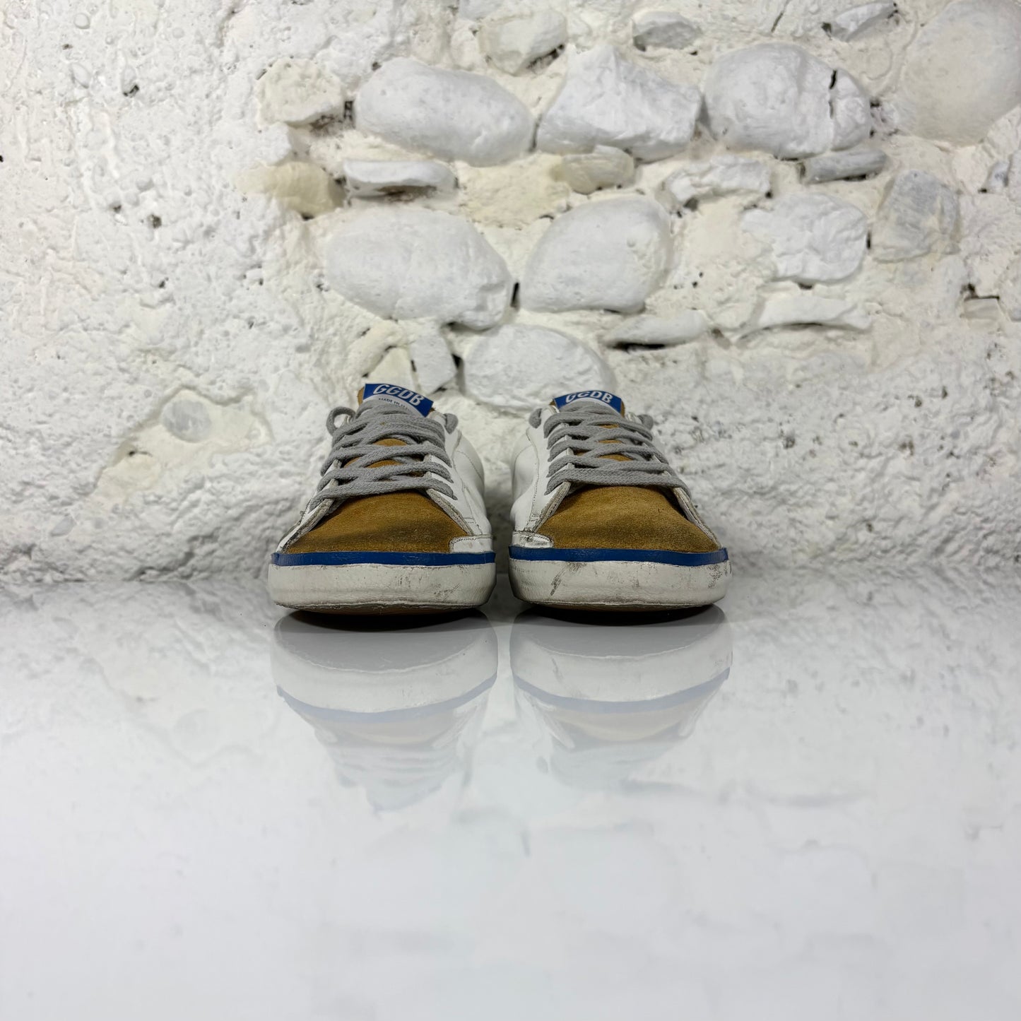 Golden goose Superstar bianche con linguetta marrone chiaro e linea blu sulla fascia della suola 39