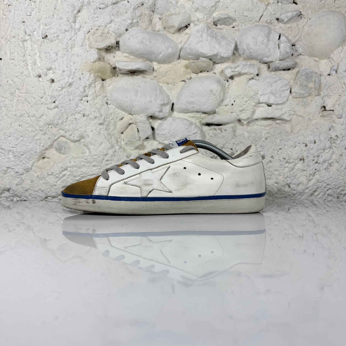 Golden goose Superstar bianche con linguetta marrone chiaro e linea blu sulla fascia della suola 39