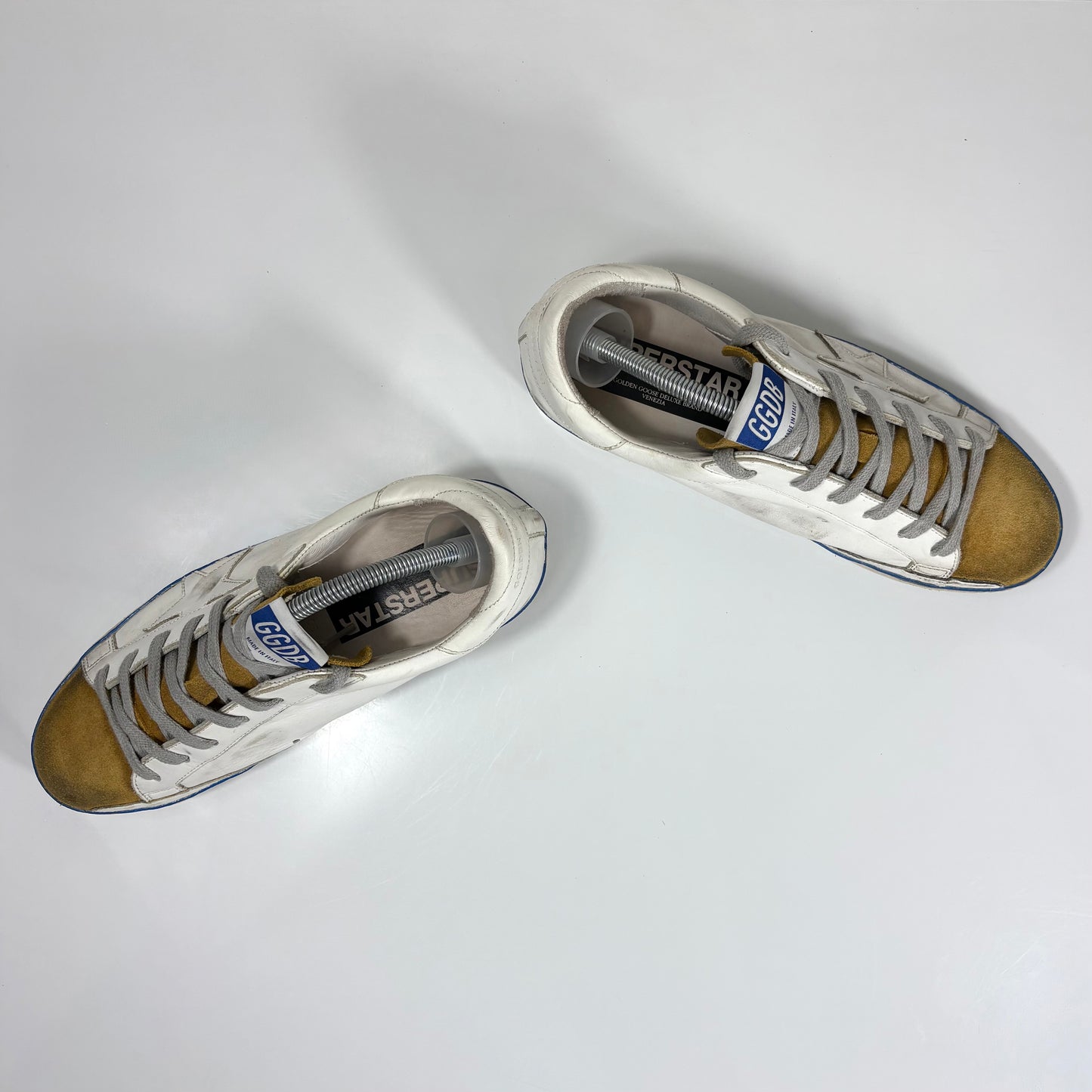 Golden goose Superstar bianche con linguetta marrone chiaro e linea blu sulla fascia della suola 39