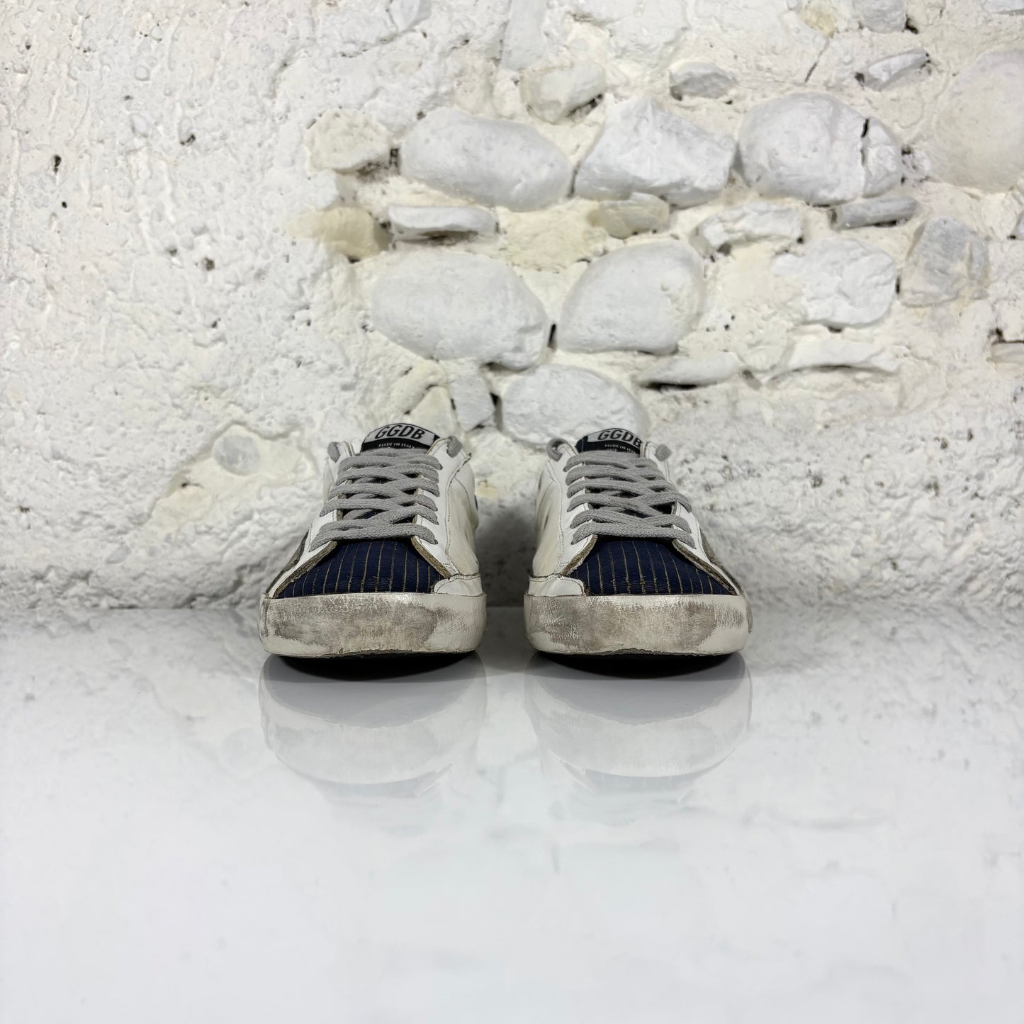 Golden goose Superstar bianche in pelle con linguetta in velluto blu e talloncini blu 41