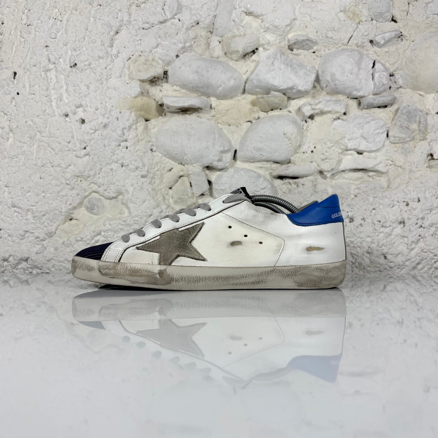 Golden goose Superstar bianche in pelle con linguetta in velluto blu e talloncini blu 41