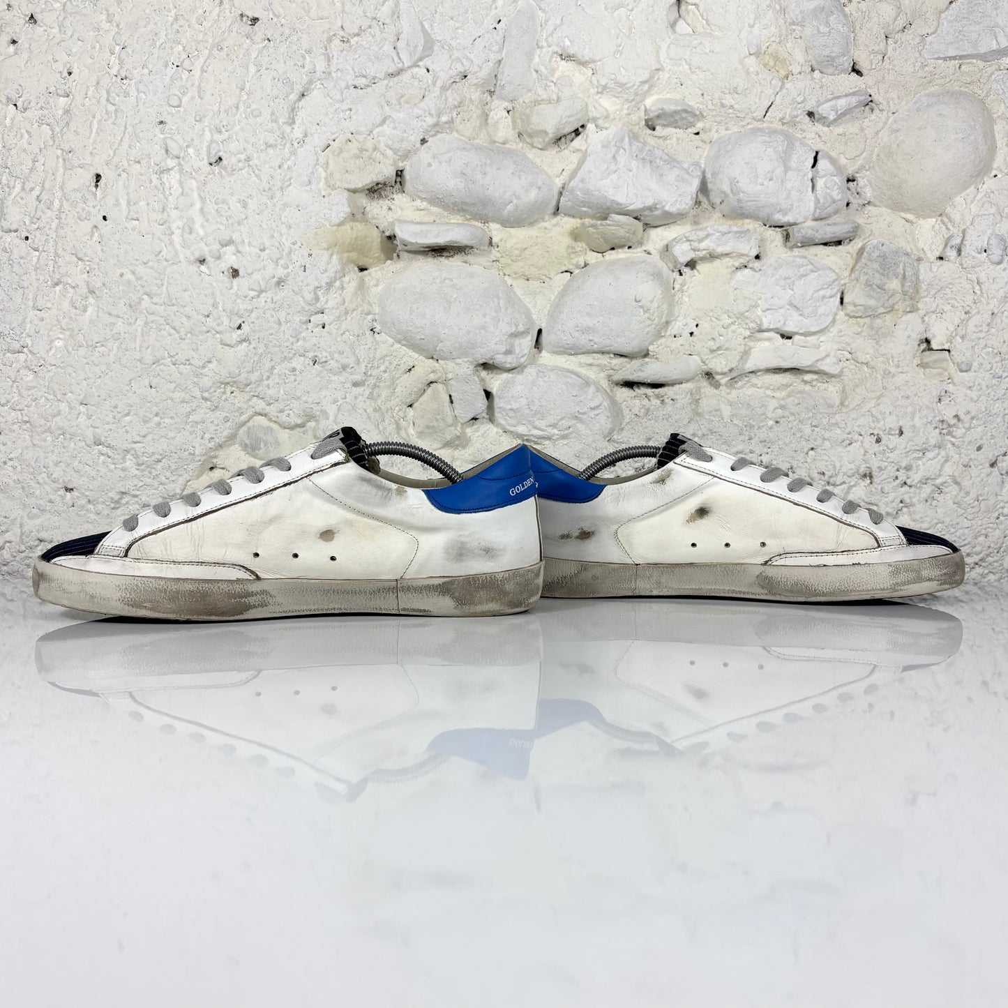 Golden goose Superstar bianche in pelle con linguetta in velluto blu e talloncini blu 41