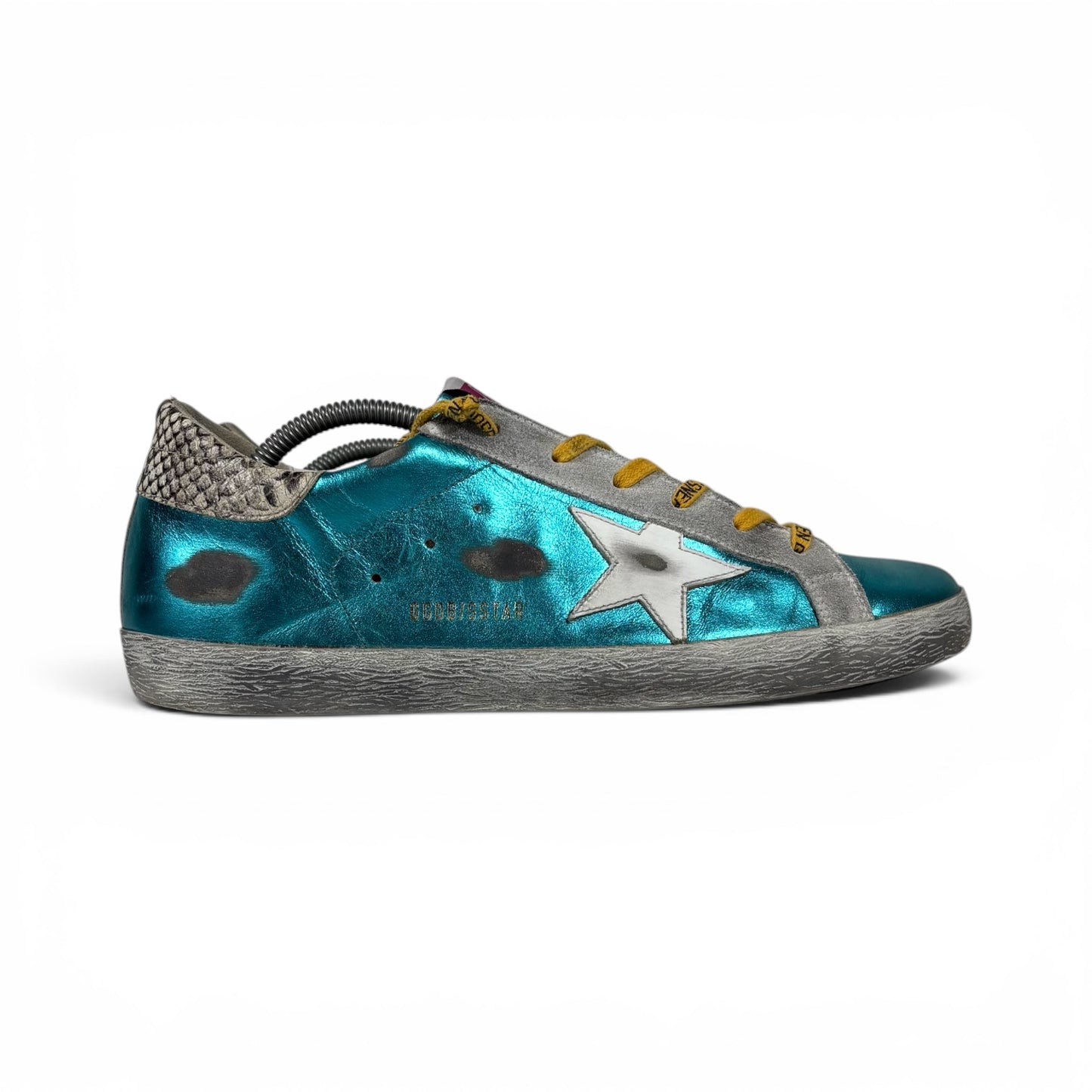 Golden goose Superstar azzurro metallizzato con stella bianca, lacci arancioni e talloncini in "squame" 42